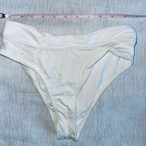 Frankies Bikinis Cali Bottom in White XS